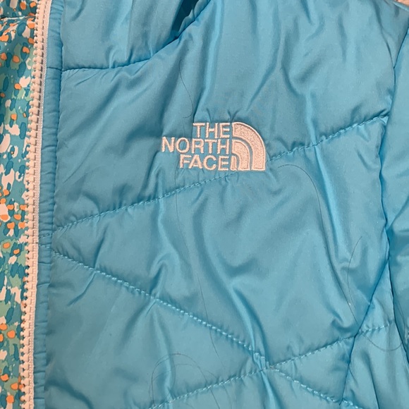 The North Face reversible turquoise puffer ski jacket girls 10 - Picture 3 of 11